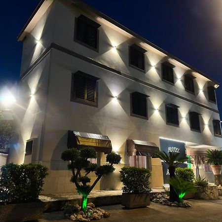 โรงแรมมาร์ตินี Casavatore ภายนอก รูปภาพ